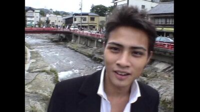 Bí Mật Giới Tính Thật Đằng Sau Vẻ Bề Ngoài Đẹp Trai