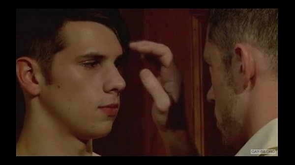 Bố Dượng Và Tôi Đã Quan Hệ Đồng Tính Sau Lưng Mẹ